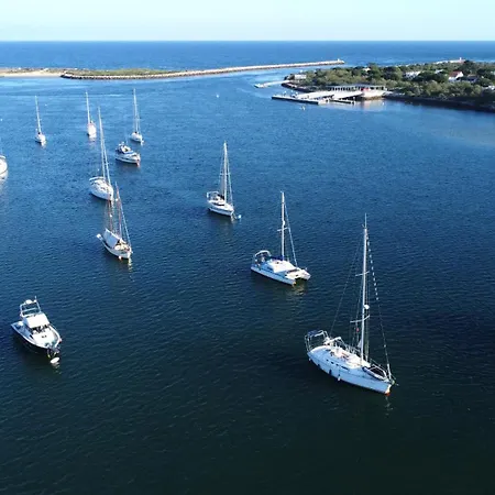 Nina-superb Town Centre Location *