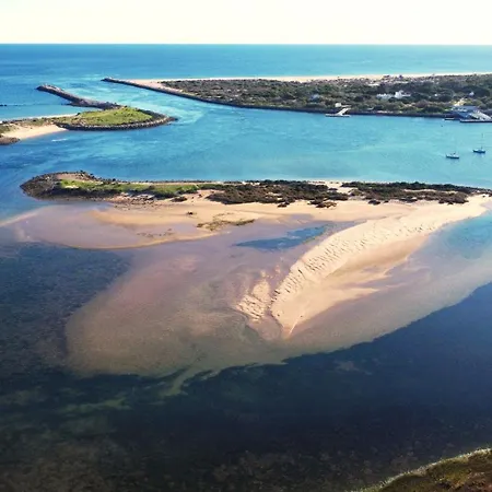 Nina-superb Town Centre Location *