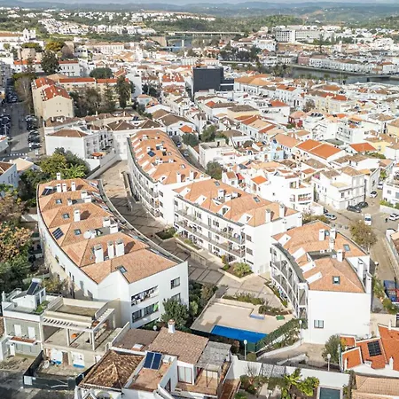 Nina-superb Town Centre Location *