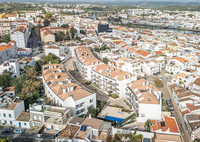 Nina-superb Town Centre Location *