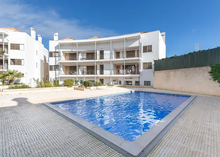 Nina-superb Town Centre Location